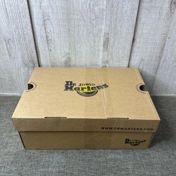 NEW WITH BOX - Dr. Martens 1460 Smooth Leather - Picture 10 of 10